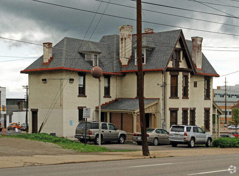 720 Juliana St, Parkersburg, WV à vendre - Photo de l’immeuble – Image 2 sur 16