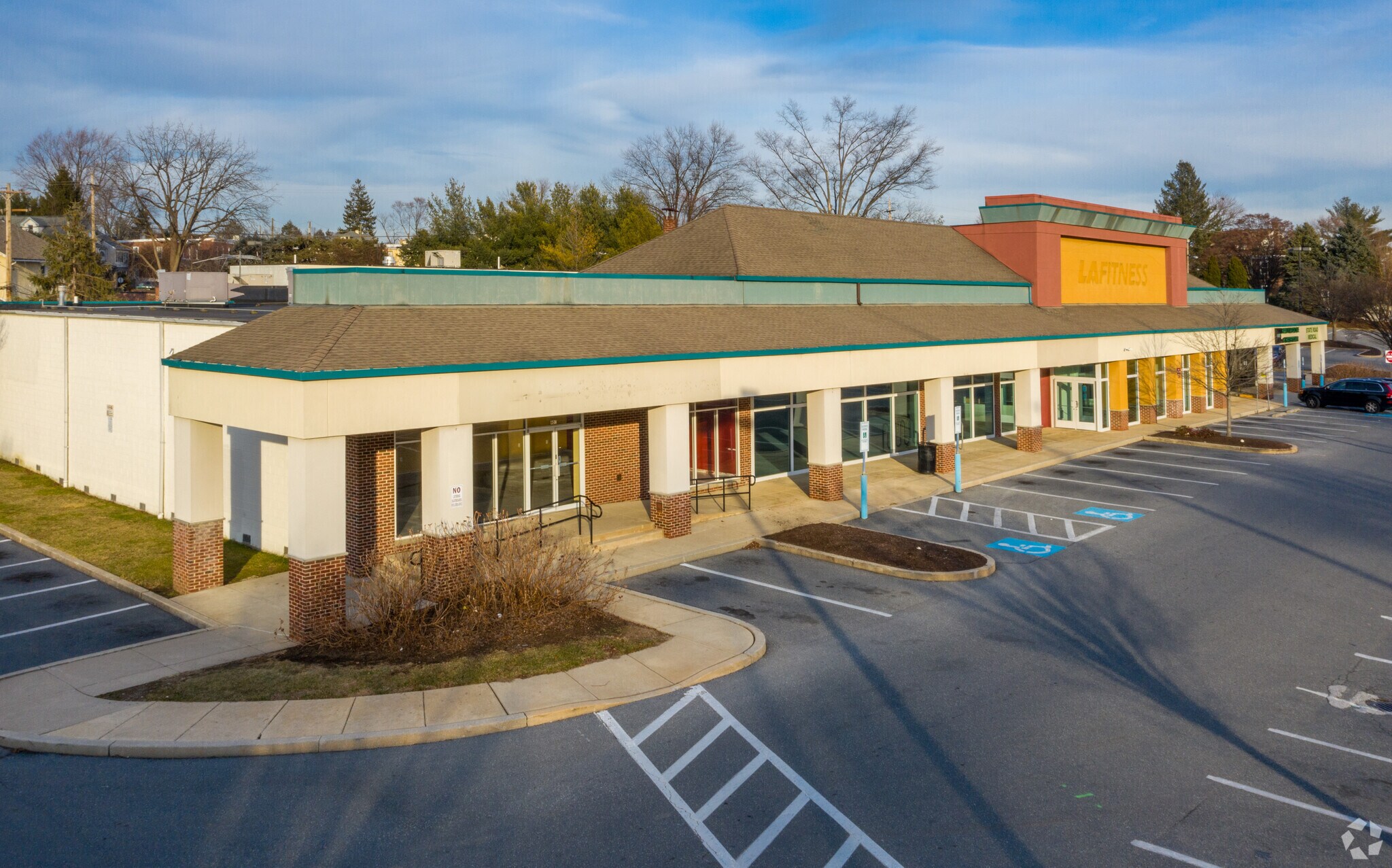 401-403 West Chester Pike, Havertown, PA à louer Photo principale– Image 1 sur 5
