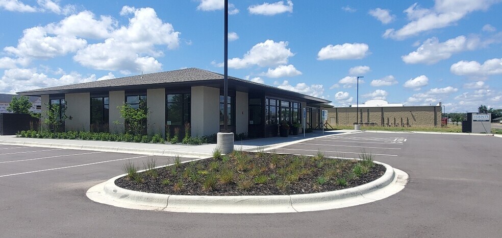 401 NE Cherrywood St, Isanti, MN à louer - Photo de l’immeuble – Image 2 sur 2