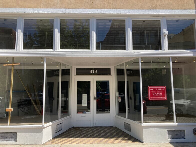 318 W Broughton St, Savannah, GA à louer - Photo de l’immeuble – Image 2 sur 24