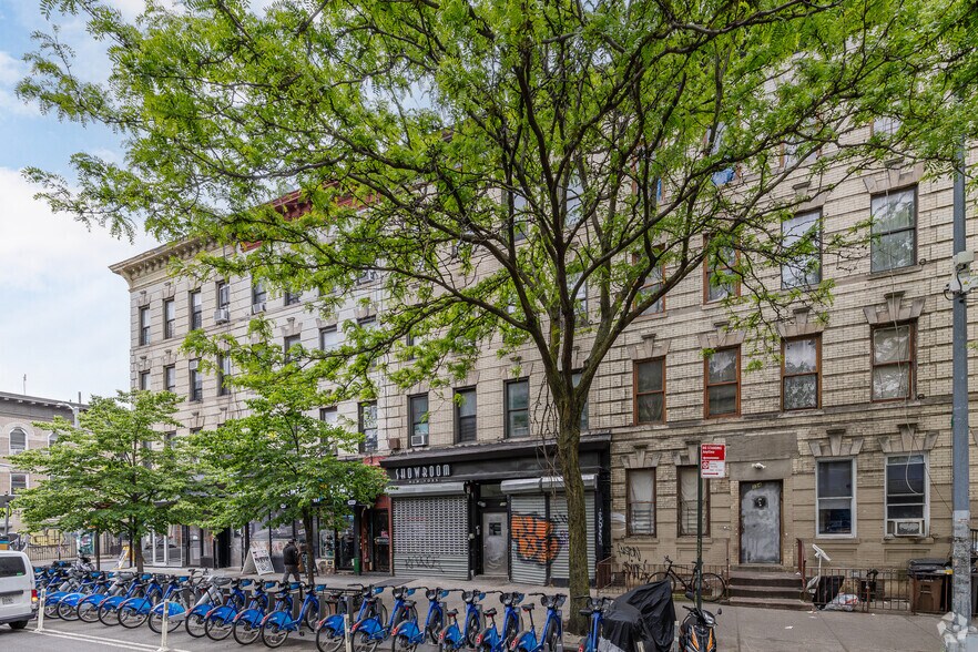 136 Irving Ave, Brooklyn, NY à vendre - Photo de l’immeuble – Image 2 sur 5