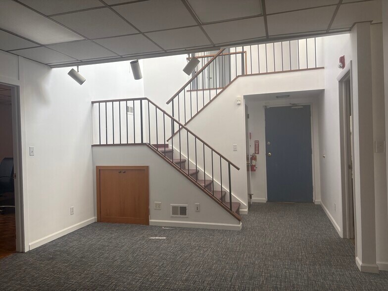 209 Harrison Ave, Harrison, NY à louer - Photo de l’immeuble – Image 2 sur 4