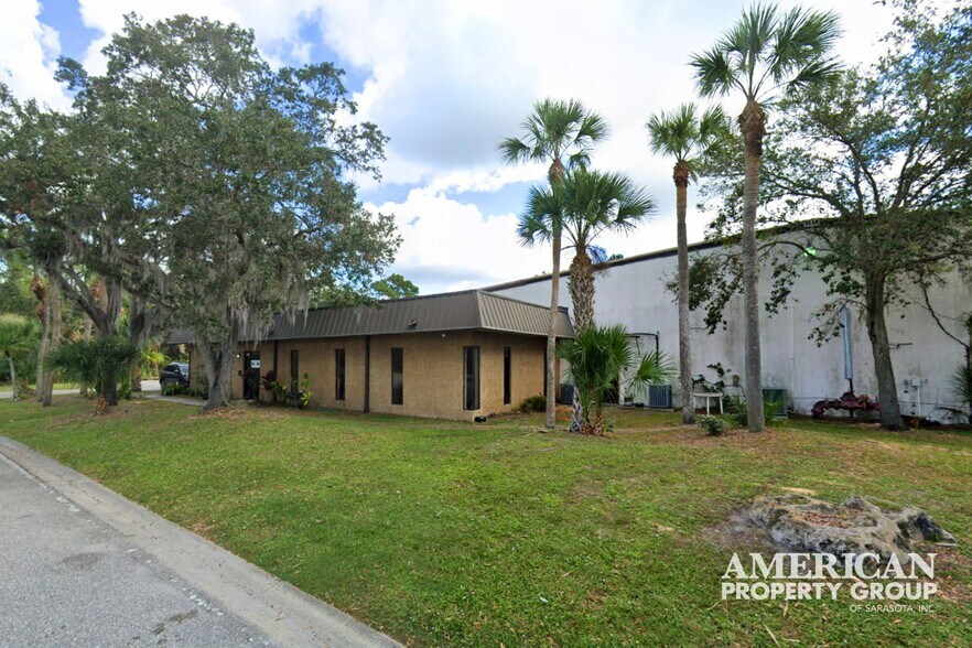 2205 Industrial Blvd, Sarasota, FL à louer - Photo de l’immeuble – Image 3 sur 16