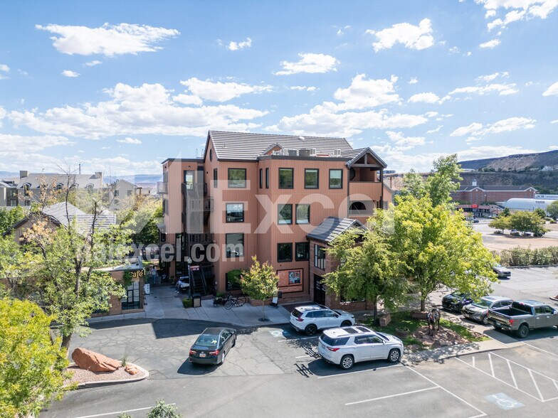 2 W Saint George Blvd, St George, UT à louer - Photo de l’immeuble – Image 1 sur 8
