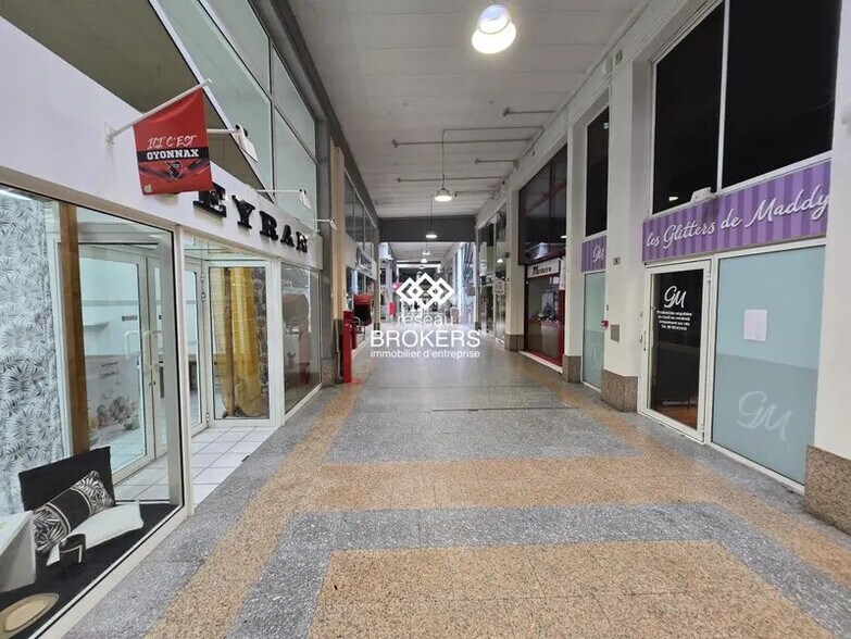 Local d’activités dans Oyonnax à louer - Photo de l’immeuble – Image 3 sur 13