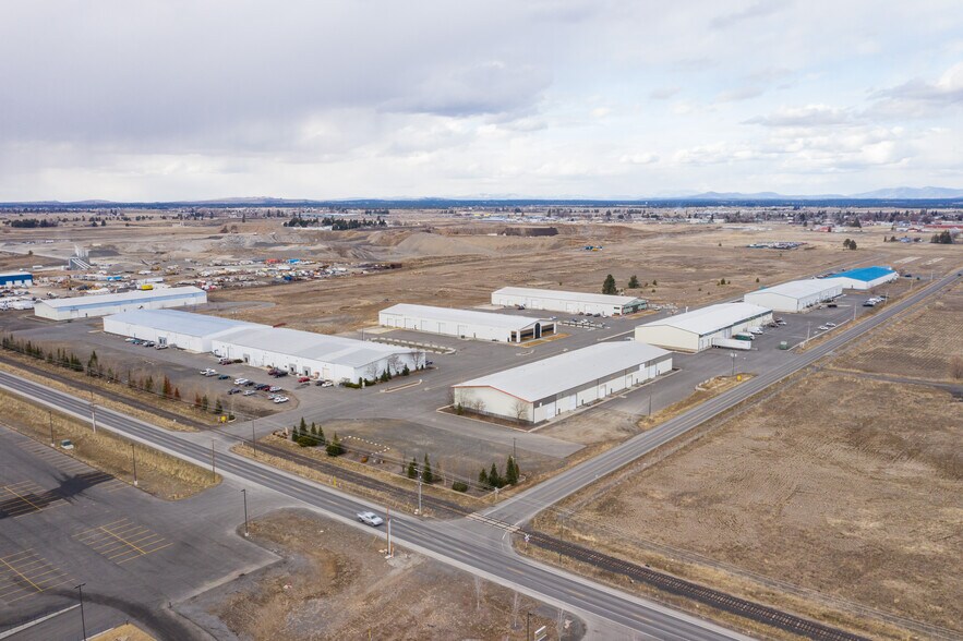 13026 W McFarlane Rd, Airway Heights, WA à louer - Photo de l’immeuble – Image 3 sur 6