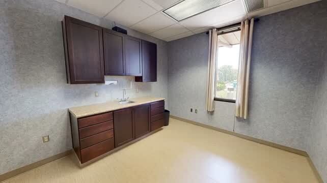 1020 SW Fairlawn Rd, Topeka, KS à louer - Vidéo sur l’annonce professionnelle – Image 2 sur 9