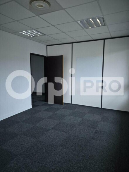 Bureau dans Châlons-en-Champagne à vendre - Photo de l’immeuble – Image 1 sur 24