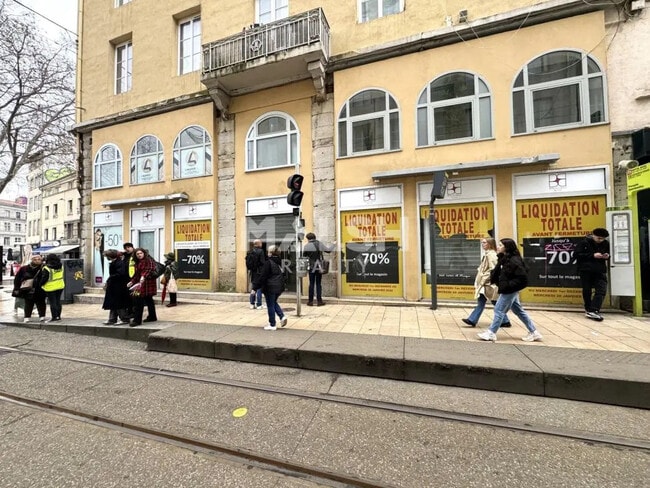 Plus de détails pour Local commercial à louer