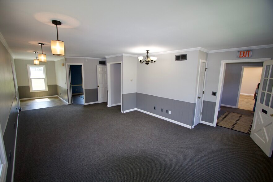 123 N Jackson St, Janesville, WI à vendre - Photo de l’immeuble – Image 3 sur 24