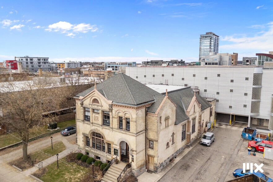 61 Sheldon Blvd SE, Grand Rapids, MI à vendre - Photo de l’immeuble – Image 2 sur 40