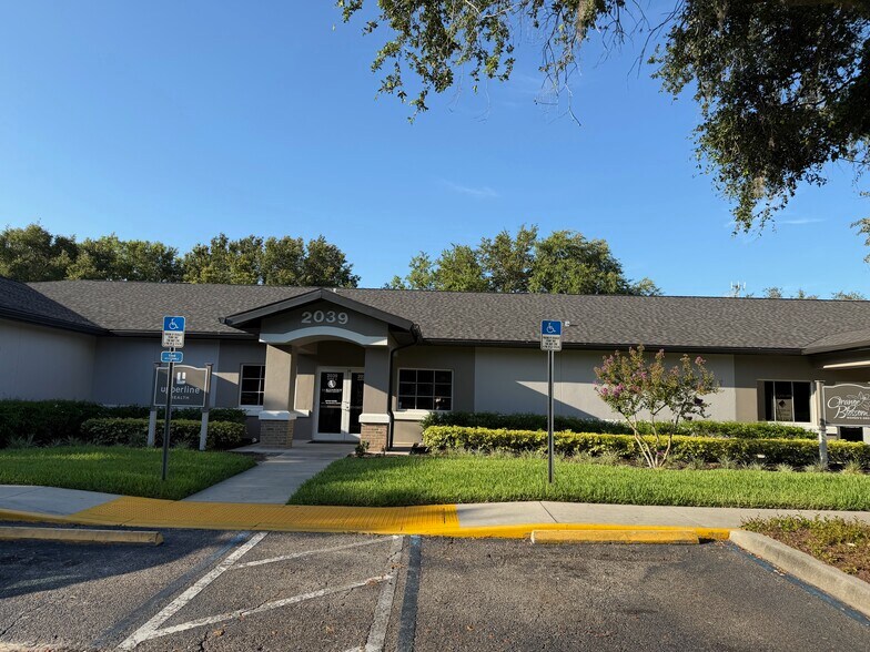 2035-2055 Little Rd, New Port, New Port Richey, FL à louer - Photo de l’immeuble – Image 2 sur 7