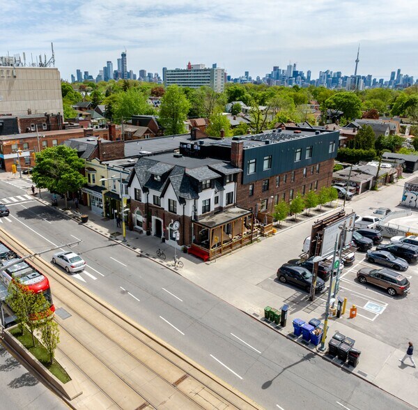 781 St Clair Ave W, Toronto, ON à vendre - Photo de l’immeuble – Image 3 sur 9