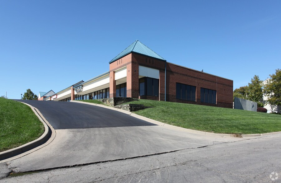 3300 Bob Billings Pky, Lawrence, KS à louer - Photo de l’immeuble – Image 2 sur 13