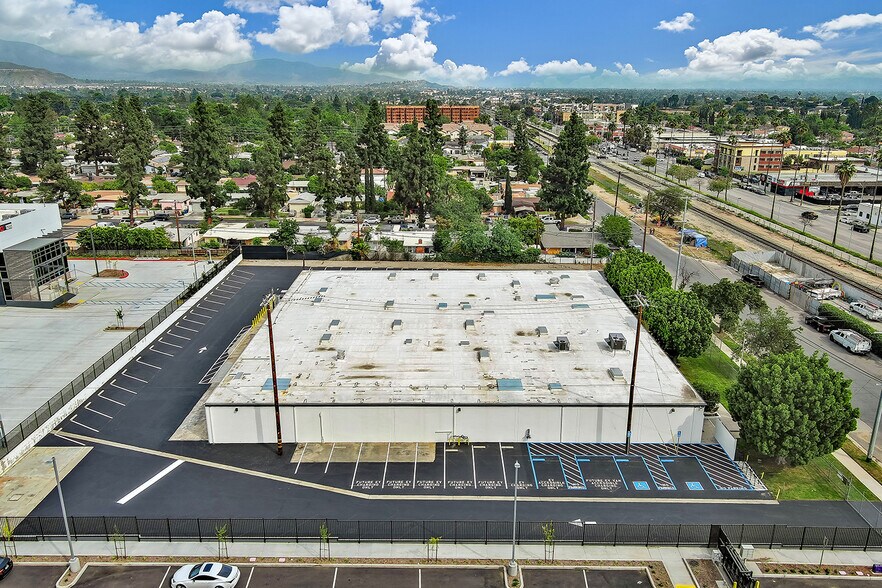 12740 San Fernando Rd, Sylmar, CA à louer - Photo de l’immeuble – Image 3 sur 16