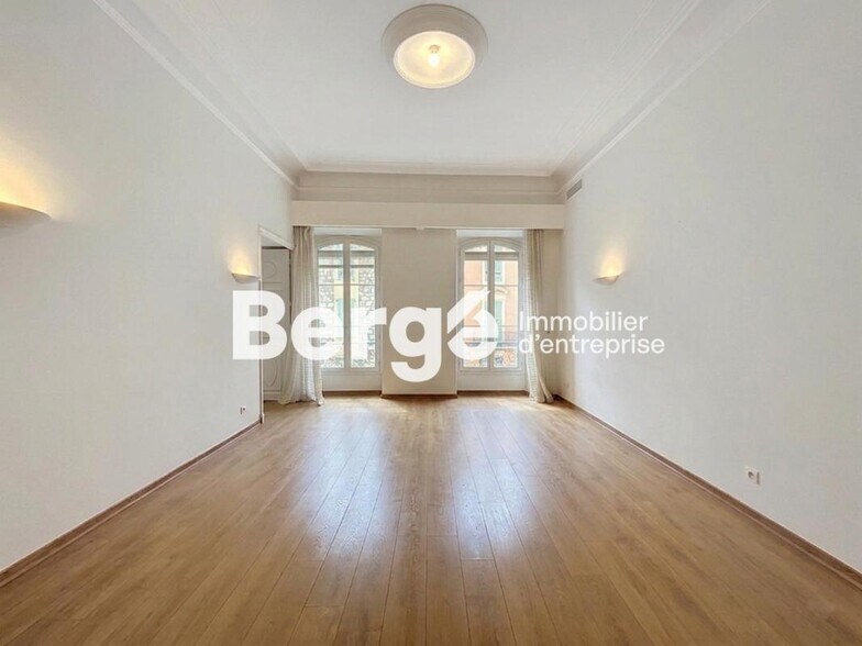Bureau dans Nice à vendre - Photo de l’immeuble – Image 1 sur 20