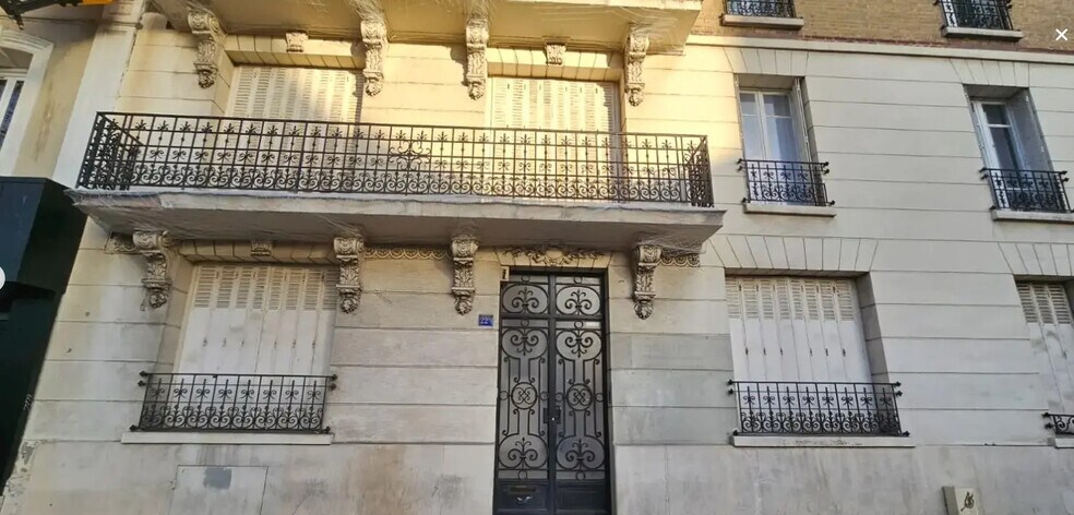 Bureau dans Saint-Denis à vendre - Photo de l’immeuble – Image 3 sur 19