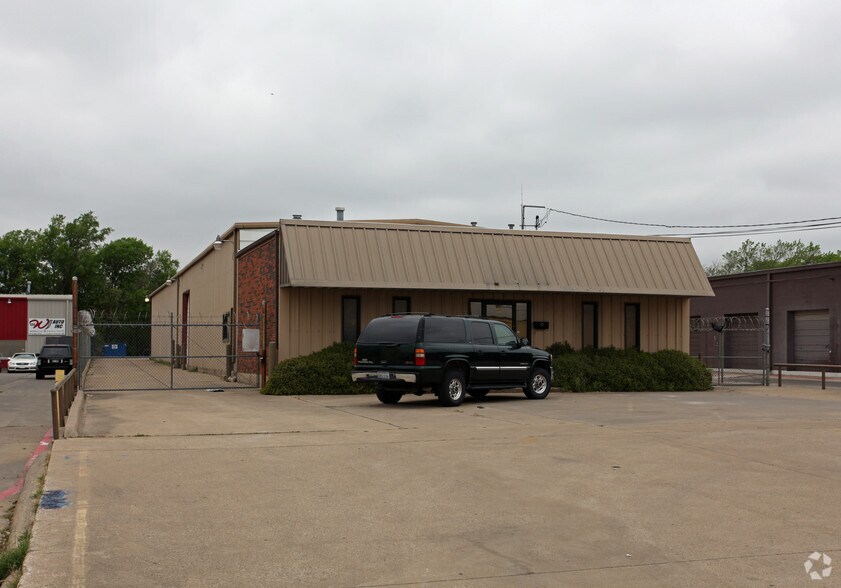 10917 Indian Trl, Dallas, TX à vendre - Photo principale – Image 1 sur 1