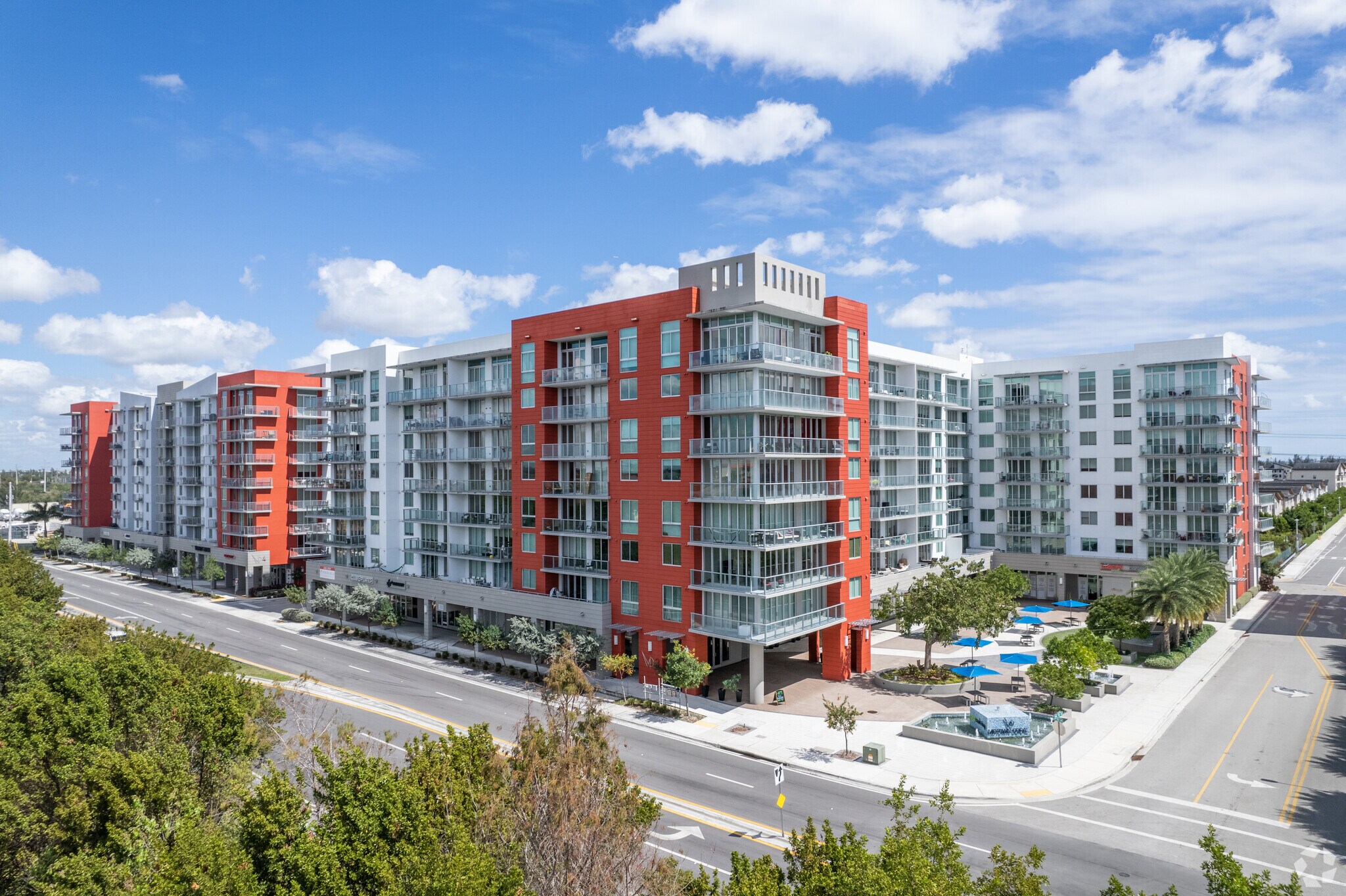 7671 NW 107th Ave, Doral, FL à louer Photo de l’immeuble– Image 1 sur 10