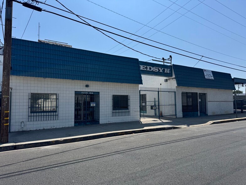 15954-15958 Arminta St, Van Nuys, CA à vendre - Photo de l’immeuble – Image 2 sur 8