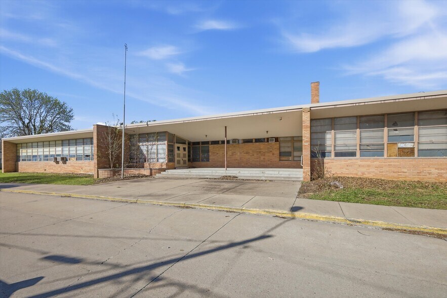 1009 W Pacific, Osawatomie, KS à vendre - Photo de l’immeuble – Image 2 sur 24
