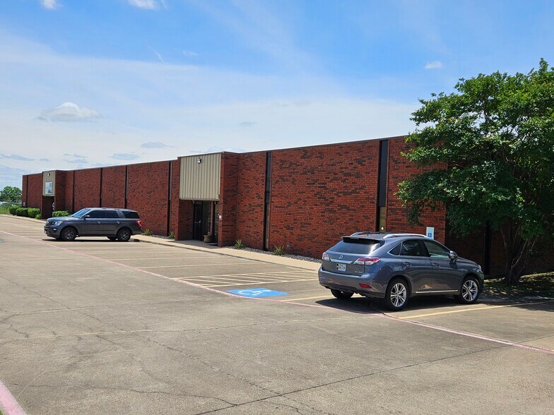 2604 N Kaufman St, Ennis, TX à louer - Photo principale – Image 1 sur 10