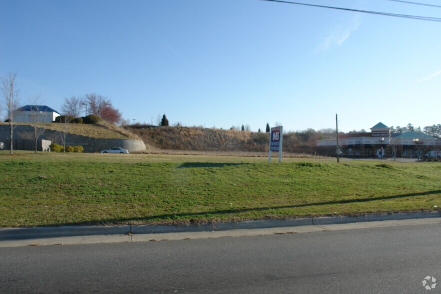 960 Branchview Dr NE, Concord, NC à vendre - Photo de l’immeuble – Image 2 sur 16