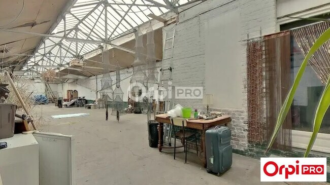 Plus de détails pour Local d’activités à vendre