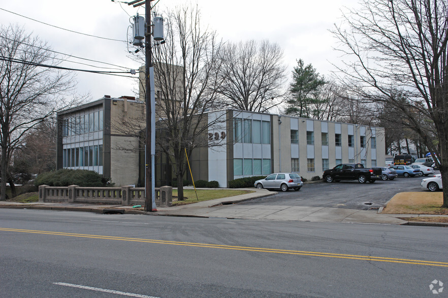 299 Forest Ave, Paramus, NJ à louer - Photo de l’immeuble – Image 2 sur 3