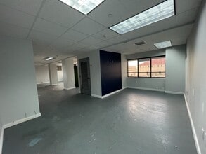 33 SW 2nd Ave, Miami, FL à louer Photo intérieure– Image 2 sur 7