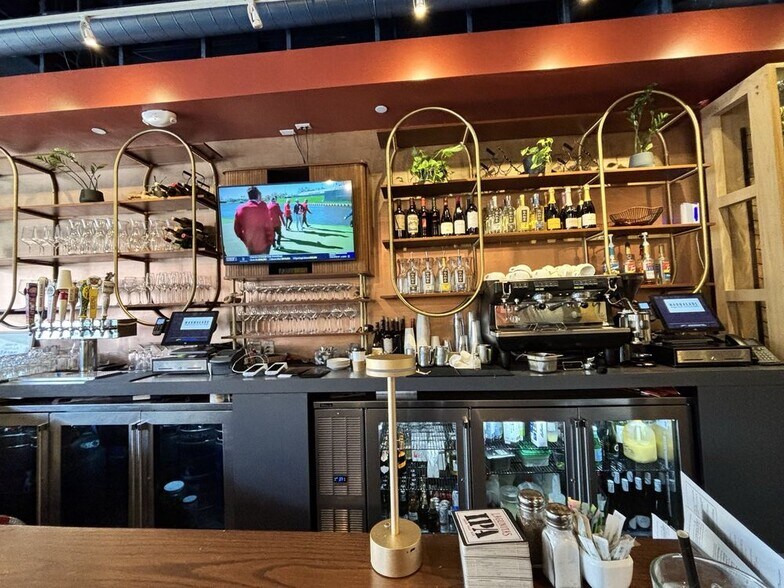 525 Santa Monica Blvd, Santa Monica, CA à louer - Photo de l’immeuble – Image 3 sur 10