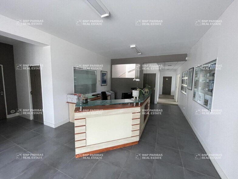 Bureau dans Challes-les-Eaux à vendre - Photo de l’immeuble – Image 2 sur 13