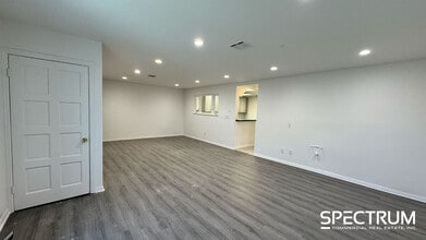 10140-10158 Canoga Ave, Chatsworth, CA à louer Photo intérieure– Image 2 sur 4