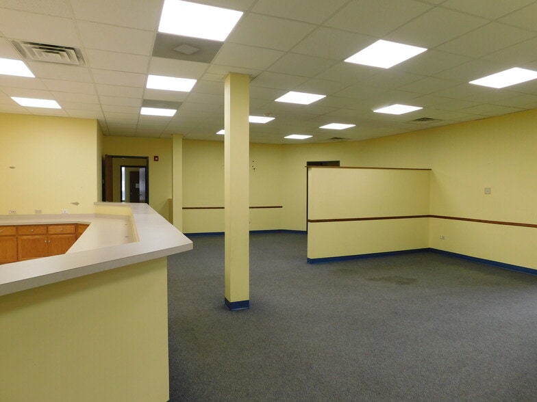 700 W Jefferson St, Shorewood, IL à vendre - Photo intérieure – Image 2 sur 10