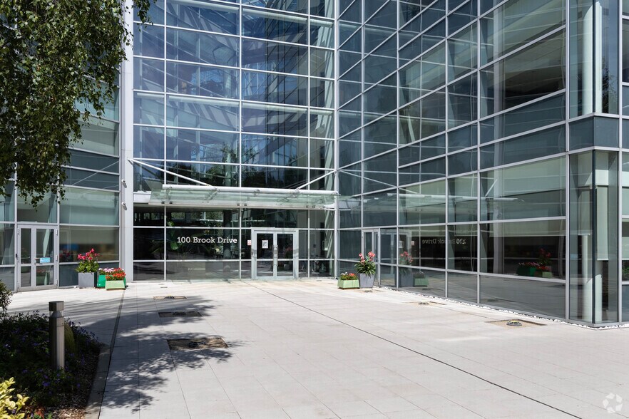 100 Brook Dr, Reading à louer - Photo de l’immeuble – Image 3 sur 3
