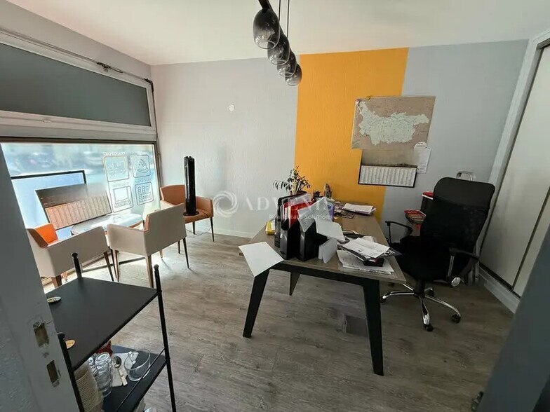 Local commercial dans Orléans à vendre - Photo de l’immeuble – Image 2 sur 8