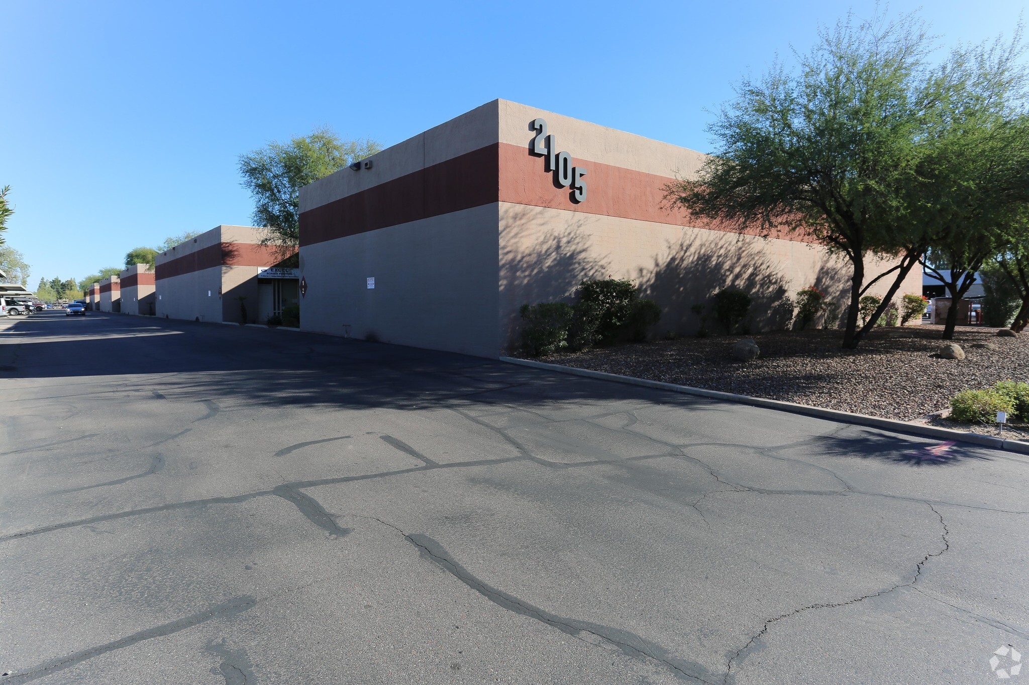 2105 S Hardy Dr, Tempe, AZ à louer Photo de l’immeuble– Image 1 sur 5