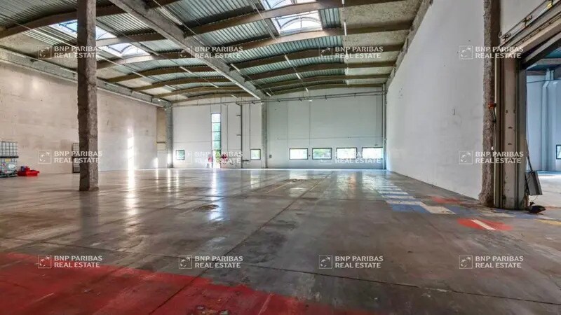 Industriel/Logistique dans Croissy-Beaubourg à vendre - Photo de l’immeuble – Image 3 sur 9