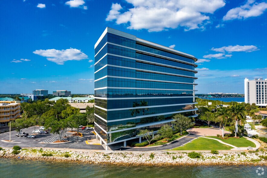 2502 N Rocky point Dr, Tampa, FL à louer - Photo de l’immeuble – Image 2 sur 9