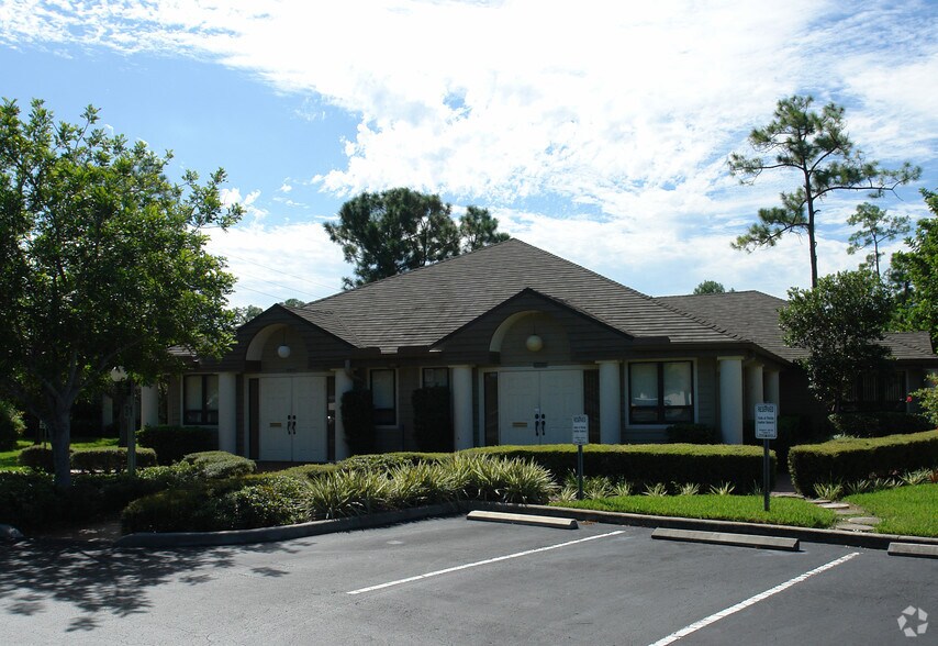 12557 New Brittany Blvd, Fort Myers, FL à vendre - Photo de l’immeuble – Image 2 sur 10