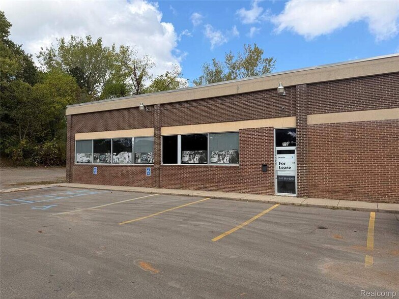 5058 S Waverly Rd, Lansing, MI à louer - Photo de l’immeuble – Image 2 sur 3