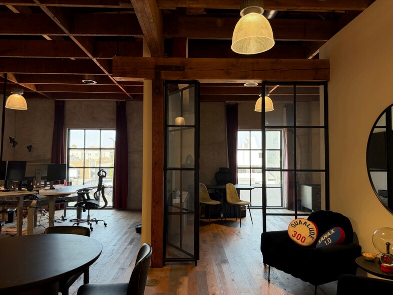 58 Windward Ave, Venice, CA à louer - Photo de l’immeuble – Image 2 sur 14