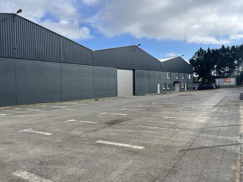 3 Rue Du Stade Sauvanet, Le Mesnil-Amelot à louer - Photo de l’immeuble – Image 3 sur 10