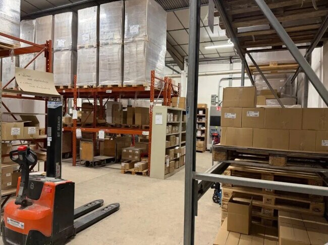 Plus de détails pour Local d’activités à vendre