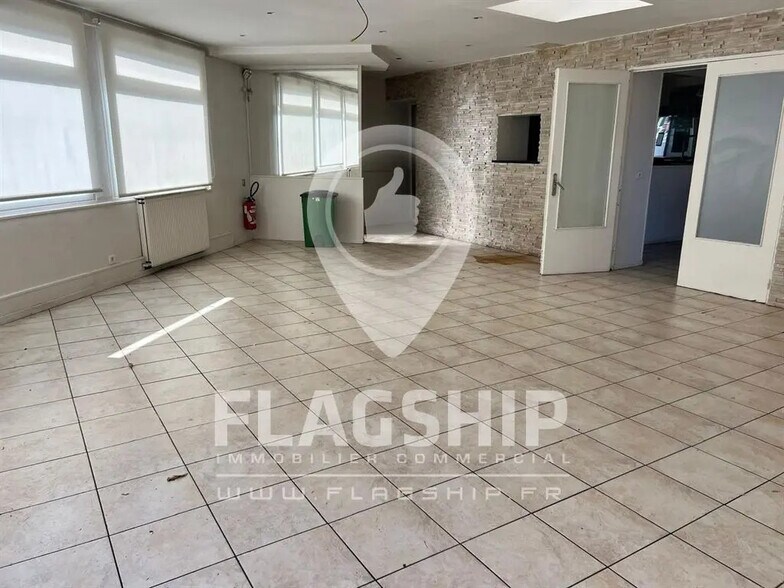 Local commercial dans L'HAY-LES-ROSES à louer - Photo intérieure – Image 2 sur 9