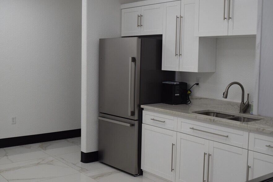 6306 County 122 Rd, Midland, TX à louer - Photo de l’immeuble – Image 3 sur 24