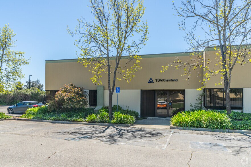 1279 Quarry Ln, Pleasanton, CA à louer - Photo de l’immeuble – Image 1 sur 13
