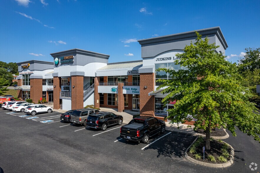 1143 Oak Ridge Tpke, Oak Ridge, TN à vendre - Photo principale – Image 3 sur 42