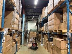 145 Idema Rd, Markham, ON à louer Photo intérieure– Image 2 sur 3