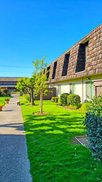 1301 W Lodi Ave, Lodi, CA à vendre - Photo de l’immeuble – Image 3 sur 11